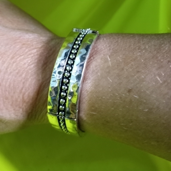 Silvertone Stretch panel Bracelet - Picture 1 of 6